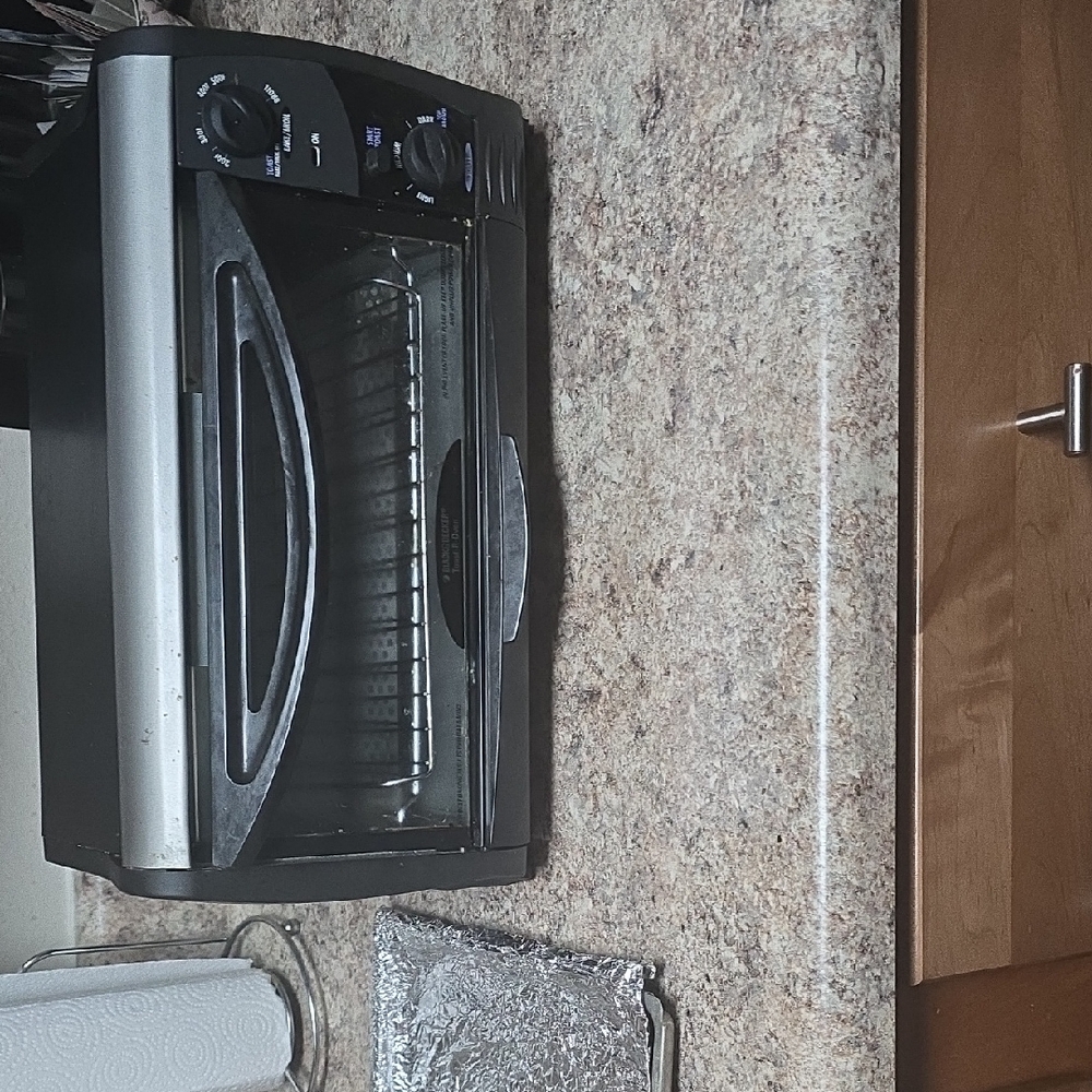 Black & Decker Black and Silver Countertop Oven